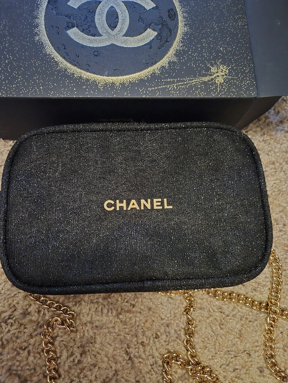 💖CHANEL Black Puch with Gold Chain